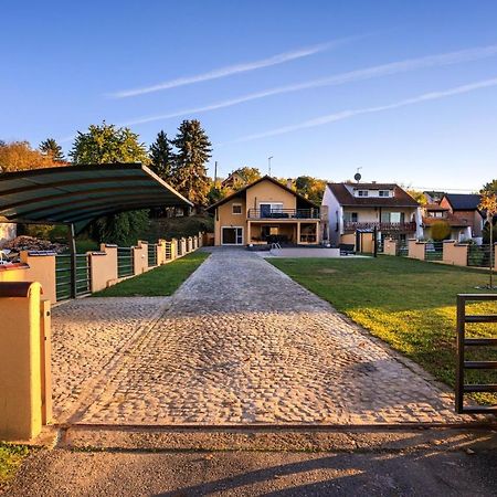 Villa Aljmas Екстер'єр фото