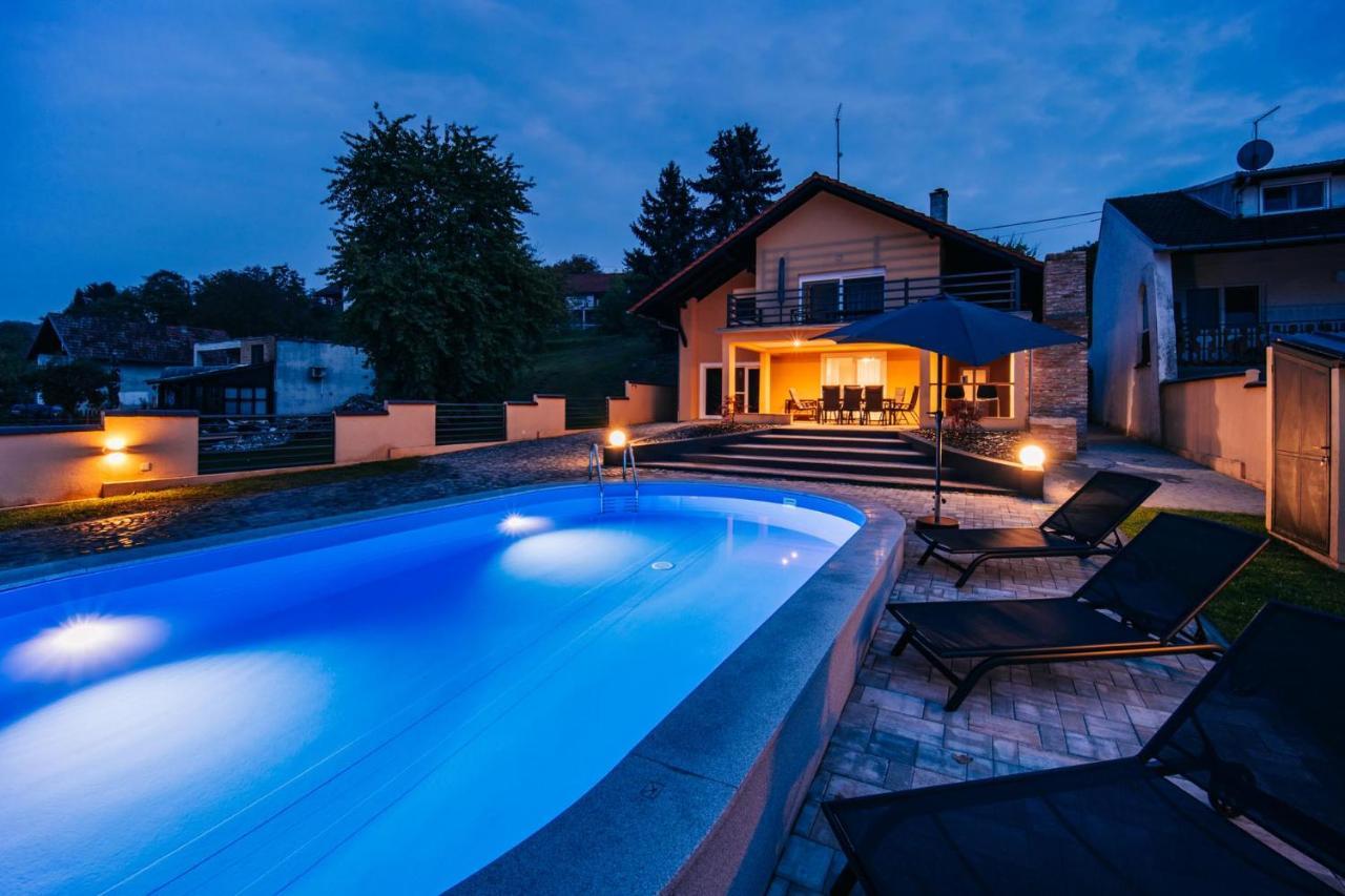 Villa Aljmas Екстер'єр фото