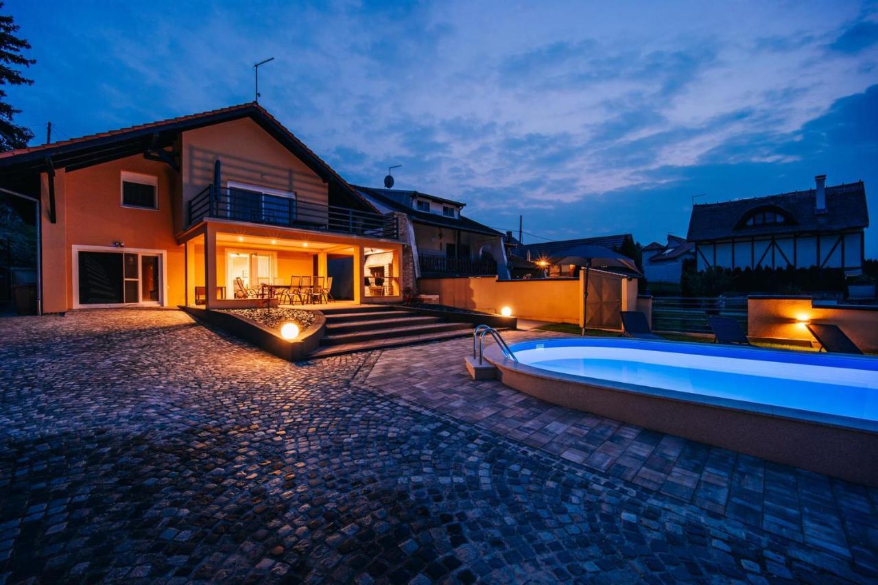 Villa Aljmas Екстер'єр фото