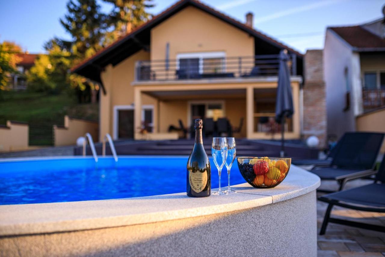 Villa Aljmas Екстер'єр фото