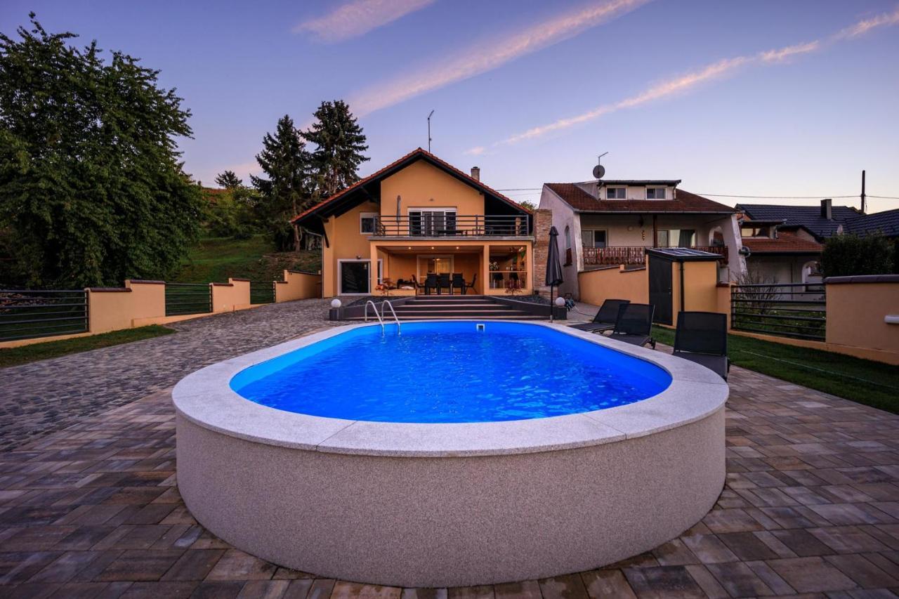 Villa Aljmas Екстер'єр фото