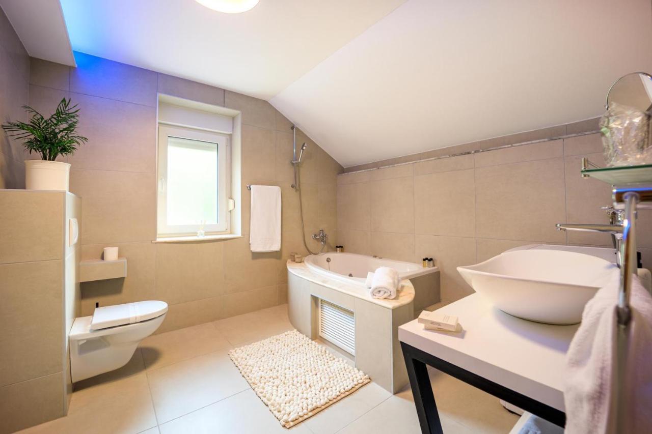 Villa Aljmas Екстер'єр фото